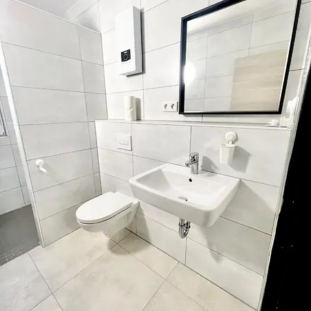 - Wohnung, 3 Schlafzimmer, Balkon - Kernsaniert!!! *