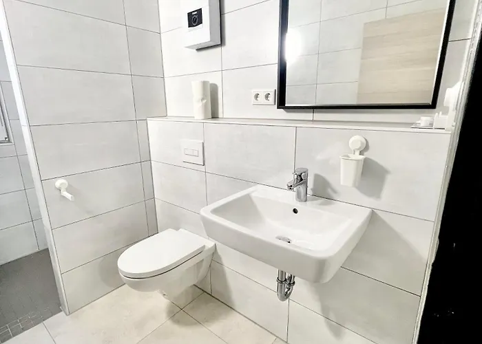 - Wohnung, 3 Schlafzimmer, Balkon - Kernsaniert!!! *